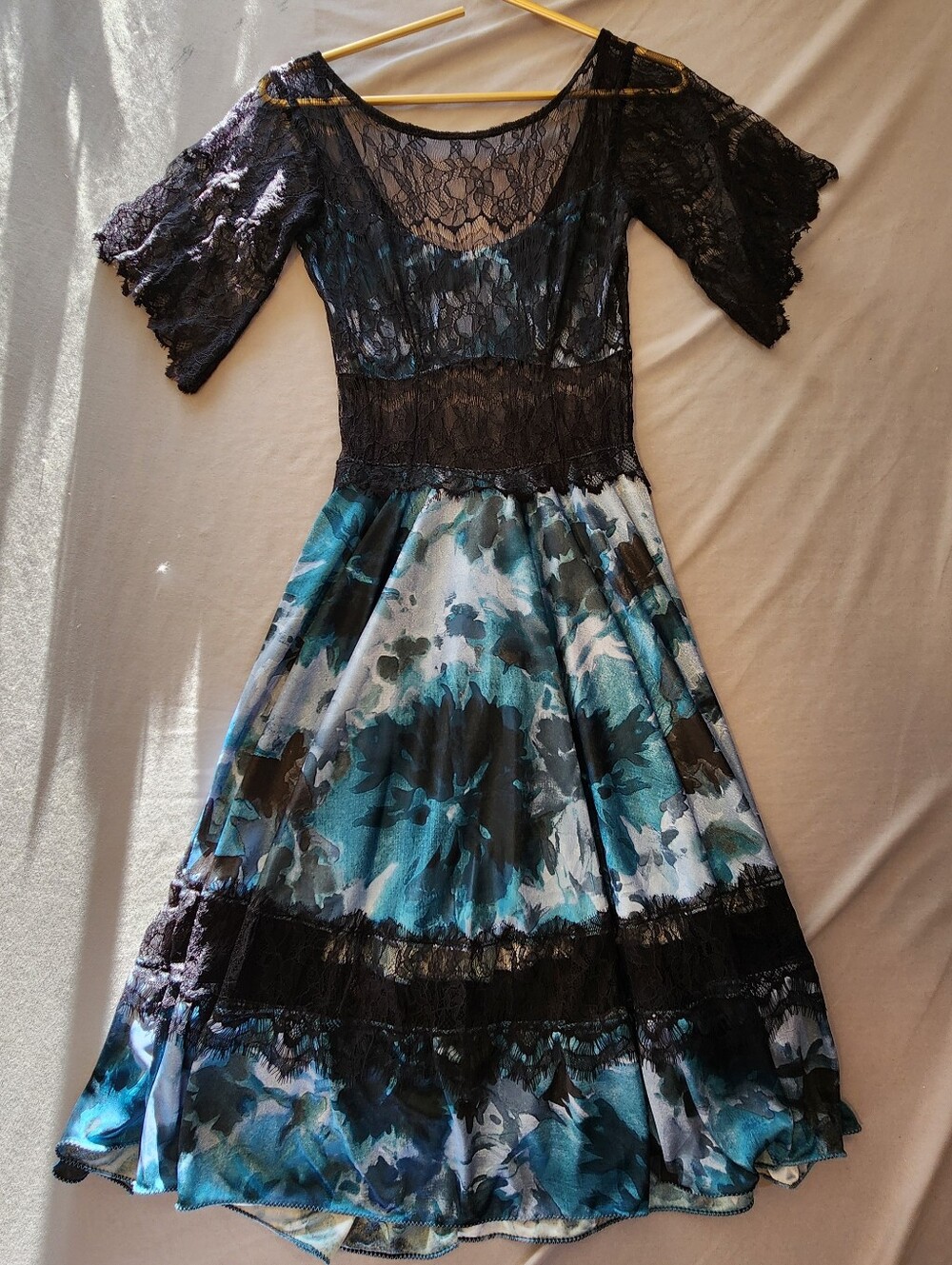 Women's Blue Floral Lace Midi Dress